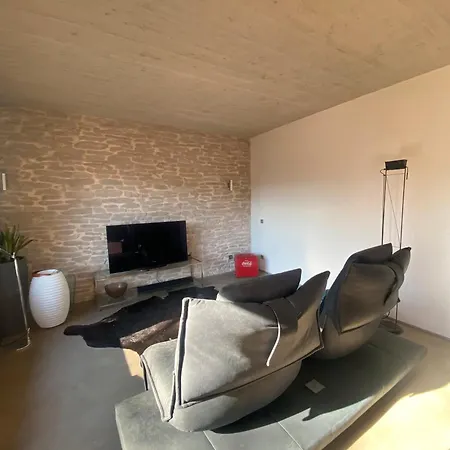 Schicke Neue Ferienwohnung, 게스트하우스 *